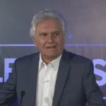 Belo embala românticos e encerra última noite do Festival de Inverno Bahia com sucessos da carreira