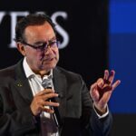 Presidente da Câmara dos EUA promete tentar viabilizar plano de Trump de pagar US$ 5 mil a americanos